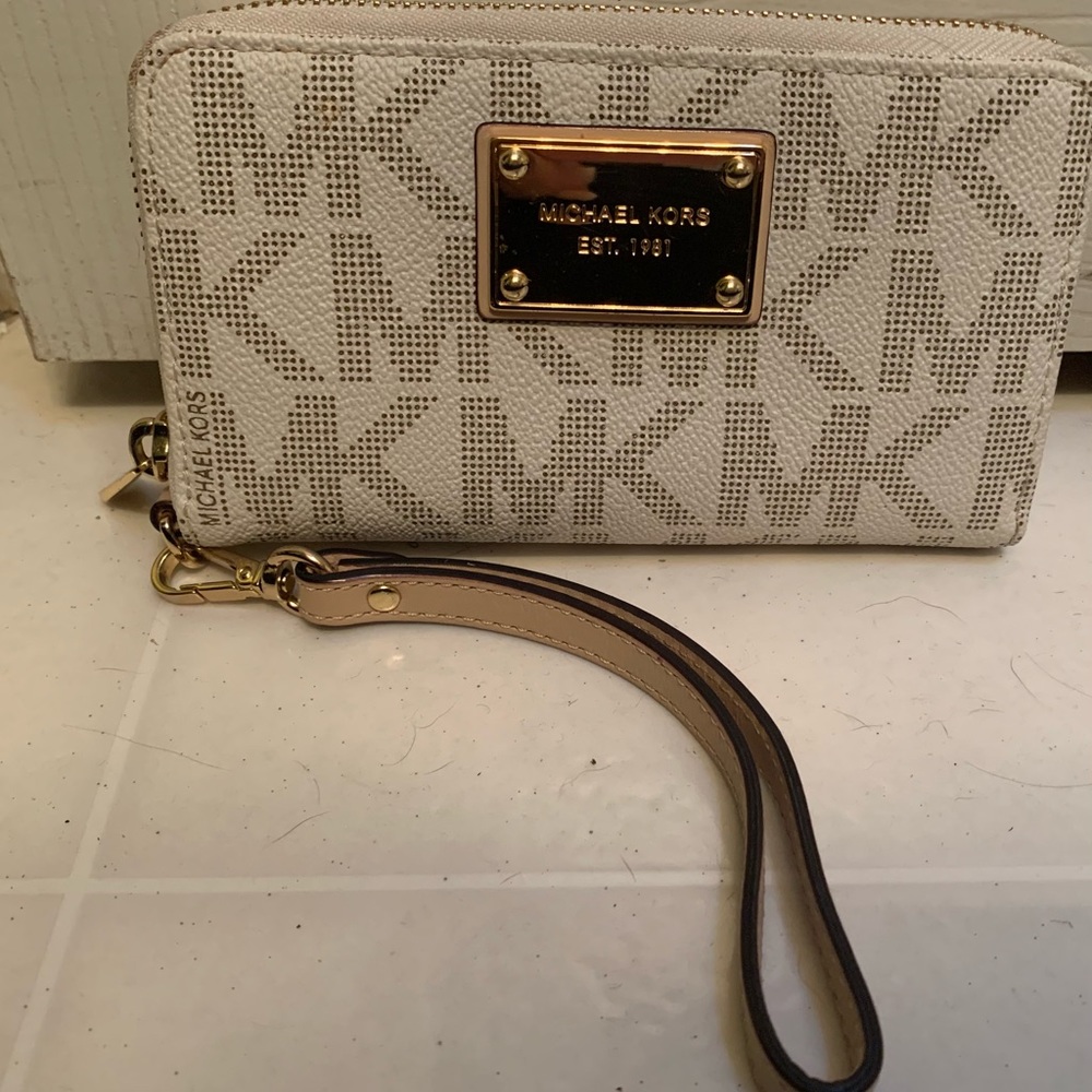 Michael Kors Wristlet